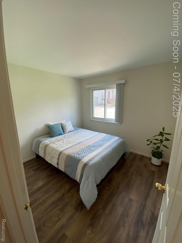 1093 Lake Park Cir Unit 6, Grand Blanc, MI 48439 - bedroom featuring wood finished floors and baseboards