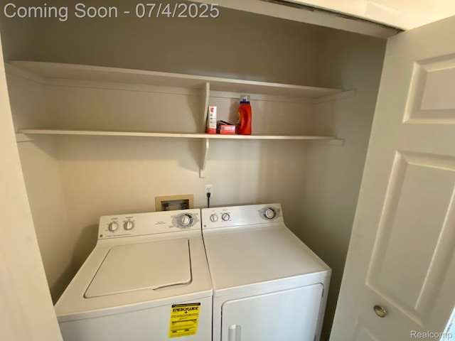 1093 Lake Park Cir Unit 6, Grand Blanc, MI 48439 - laundry room with washer and dryer