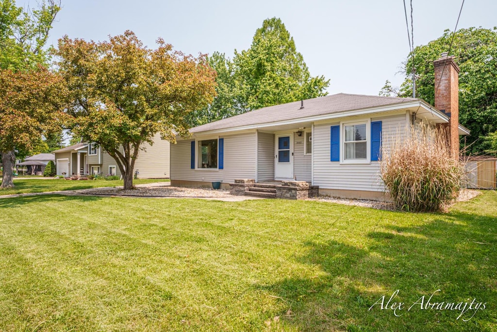 1862 Avondale Dr SE, Grand Rapids, MI 49506 - view of front of house featuring a chimney and a front lawn