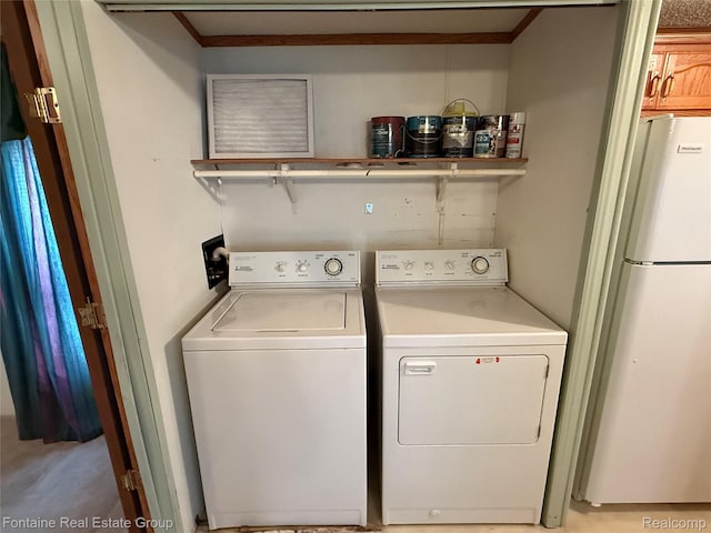 26852 Roric St, Novi, MI 48377 - laundry area featuring washer and clothes dryer