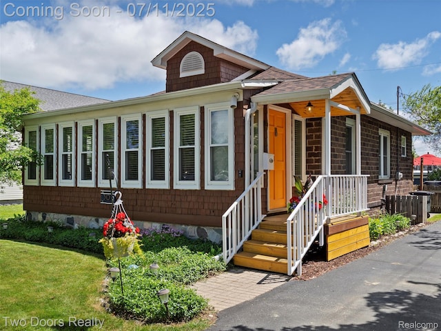 30 Beebe St, Lake Orion, MI 48362 - view of front of house with a shingled roof