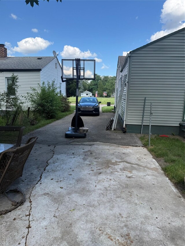 19361 Lindsay St, Detroit, MI 48235 - view of vehicle parking