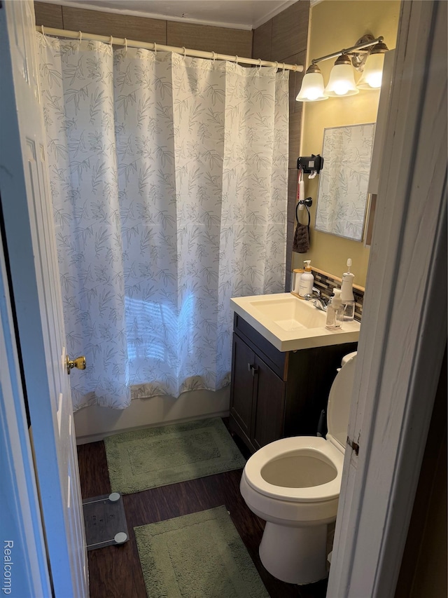 19361 Lindsay St, Detroit, MI 48235 - bathroom featuring wood finished floors, vanity, crown molding, and shower / bath combo