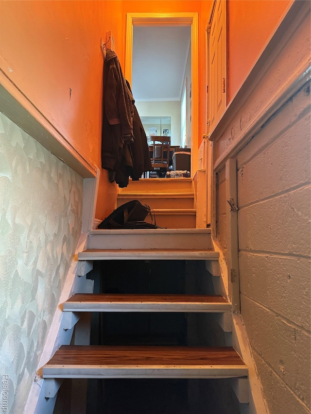 19361 Lindsay St, Detroit, MI 48235 - stairs with ornamental molding
