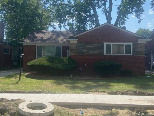 23091 Sussex St, Oak Park, MI 48237 - view of front of property featuring brick siding and a front lawn