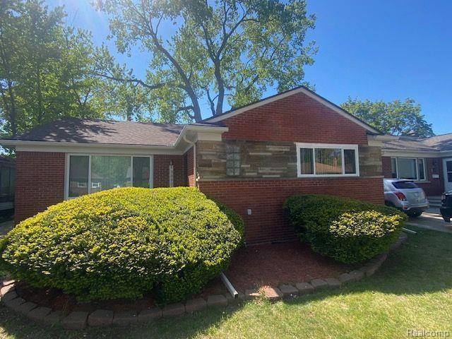 23091 Sussex St, Oak Park, MI 48237 - view of front of house featuring brick siding