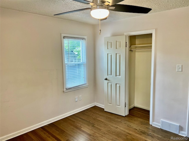 1992 Griffith Ave, Berkley, MI 48072 - unfurnished bedroom with dark wood finished floors, a textured ceiling, a closet, and ceiling fan