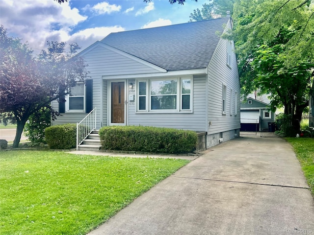1992 Griffith Ave, Berkley, MI 48072 - bungalow with a shingled roof and a front lawn