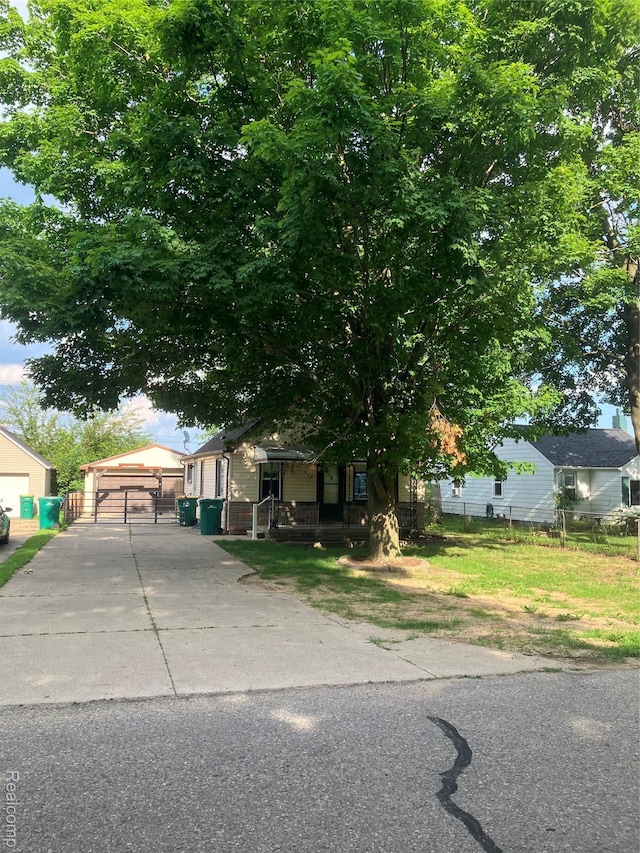 808 Lamay Ave, Ypsilanti, MI 48198 - view of front of property featuring a gate