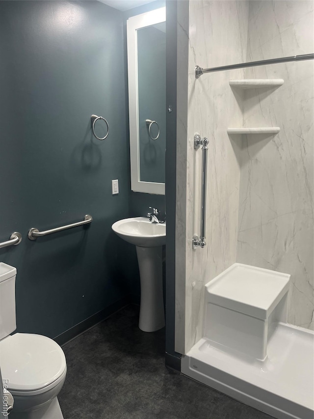 808 Lamay Ave, Ypsilanti, MI 48198 - bathroom featuring a shower stall and toilet
