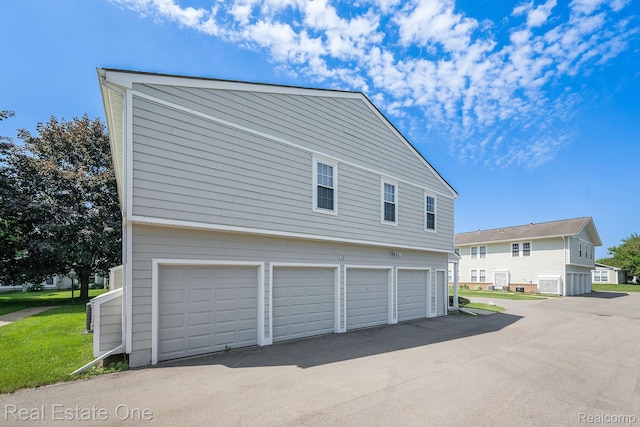 39728 Village Wood Cir, Novi, MI 48375 - garage with asphalt driveway