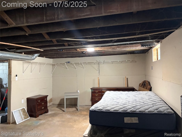 686 E Columbia Ave, Pontiac, MI 48340 - bedroom featuring unfinished concrete flooring