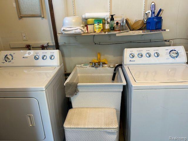 32241 N River Rd, Harrison Township, MI 48045 - washroom with washer and dryer