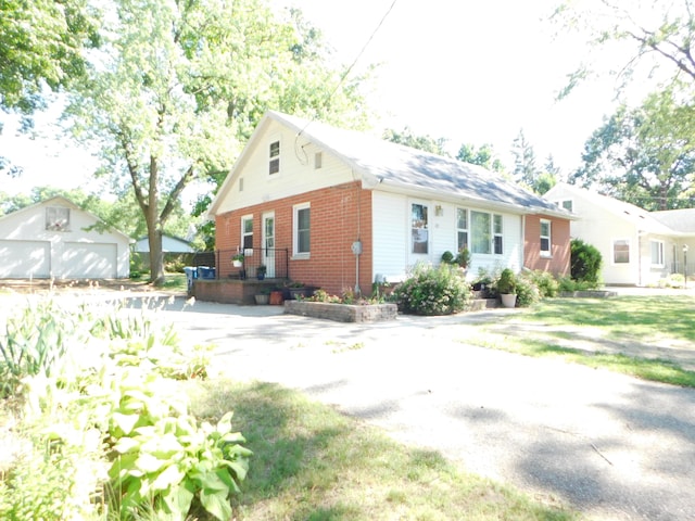 109 Cedar St, Decatur, MI 49045 - photo 2