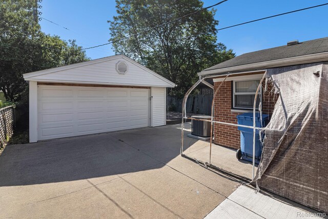 8476 Robindale Ave, Dearborn Heights, MI 48127 - view of detached garage