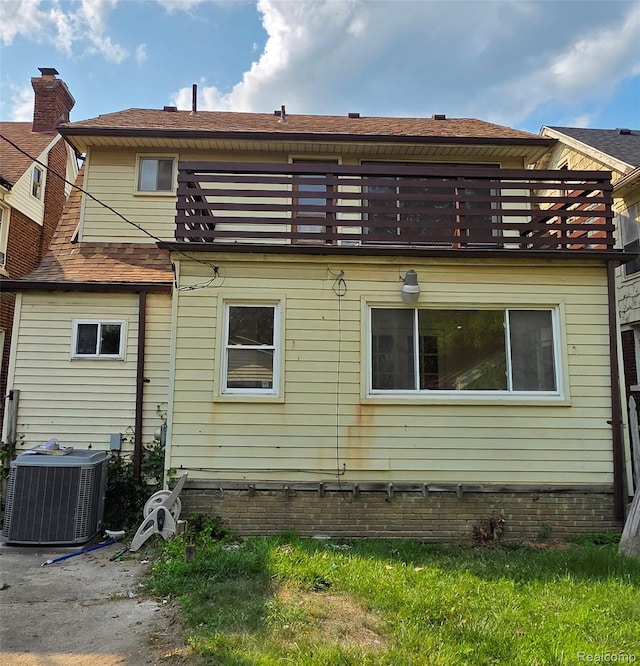 2681 Burlingame St, Detroit, MI 48206 - back of property featuring a balcony