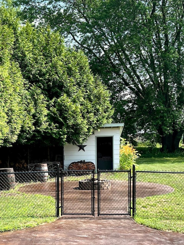 7220 W 64th St, Fremont, MI 49412 - gate with an outdoor structure