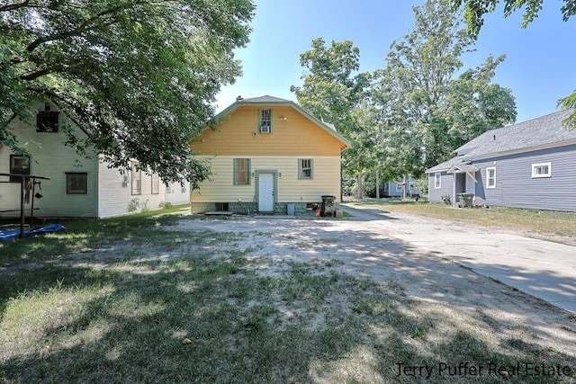 594 Oak Ave, Muskegon, MI 49442 - back of property