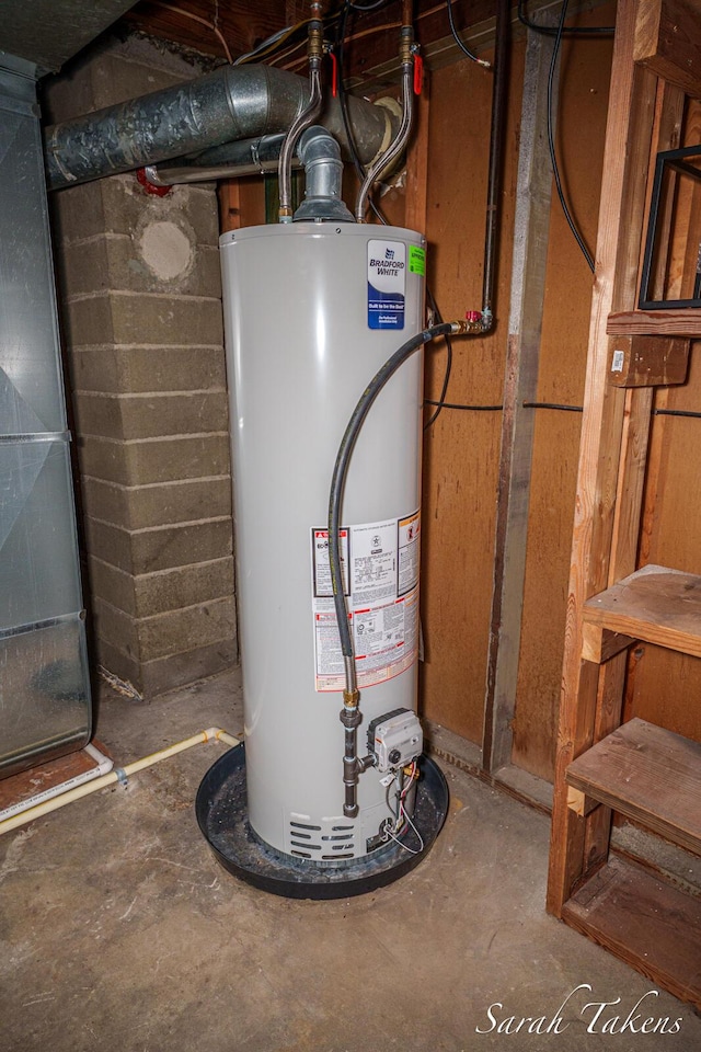 226 Elwell St SW, Grand Rapids, MI 49548 - utility room with water heater