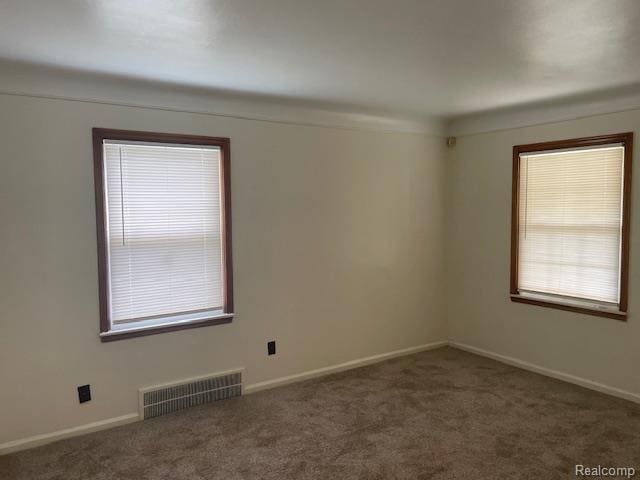 8645 Minock St, Detroit, MI 48228 - unfurnished room with carpet flooring