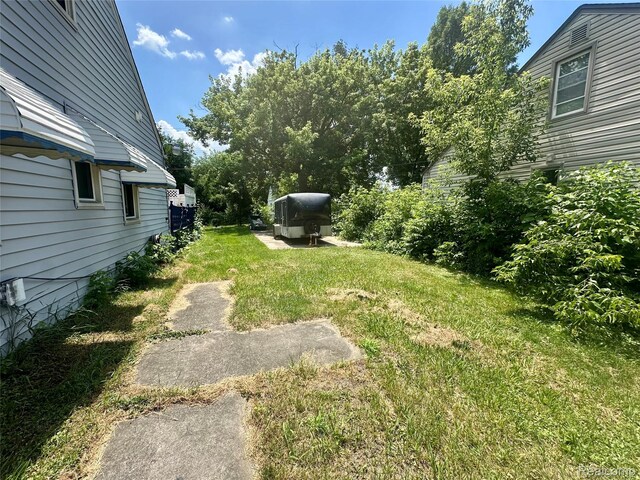26735 Annapolis St, Dearborn Heights, MI 48125 - view of grassy yard