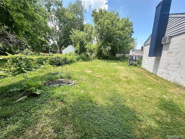 26735 Annapolis St, Dearborn Heights, MI 48125 - view of grassy yard