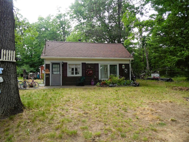 5294 Pinecrest, Prescott, MI 48756 - view of front of house with a front lawn