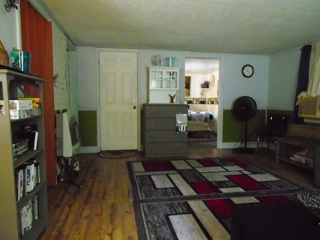 5294 Pinecrest, Prescott, MI 48756 - living area featuring wood finished floors and baseboards