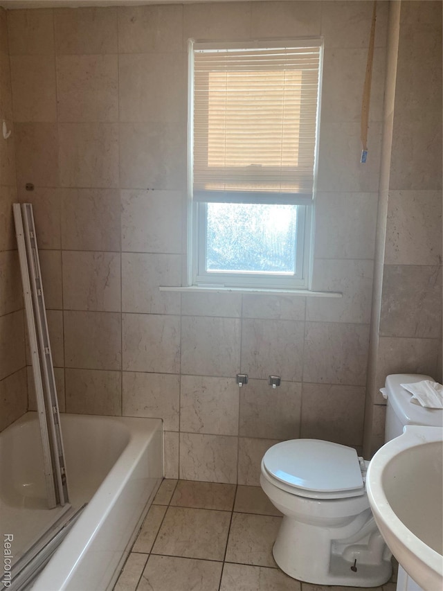 25 Marie St, Detroit, MI 48229 - full bathroom with tile patterned floors and tile walls