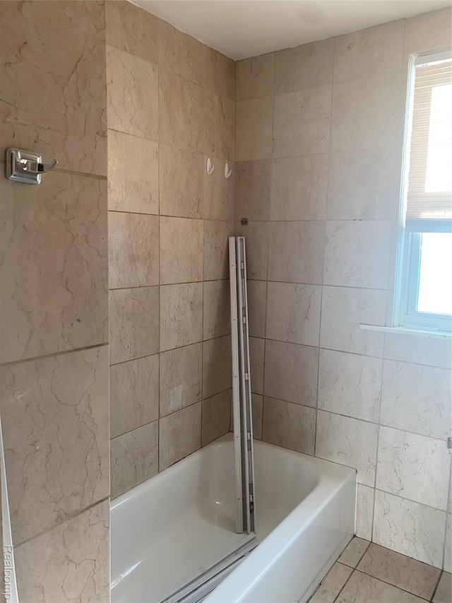 25 Marie St, Detroit, MI 48229 - bathroom featuring tub / shower combination