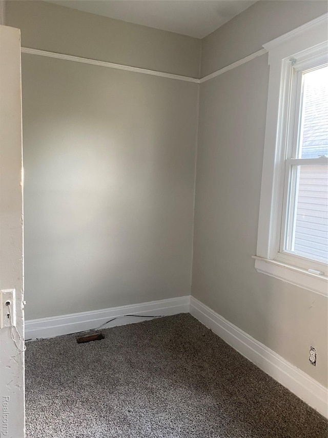 25 Marie St, Detroit, MI 48229 - unfurnished room with carpet and baseboards