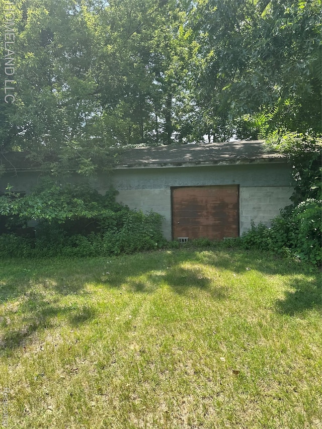 9945 Cedar Island Rd, White Lake, MI 48386