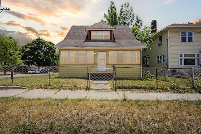 400 Burton St SW, Grand Rapids, MI 49507 - view of front facade with a fenced front yard