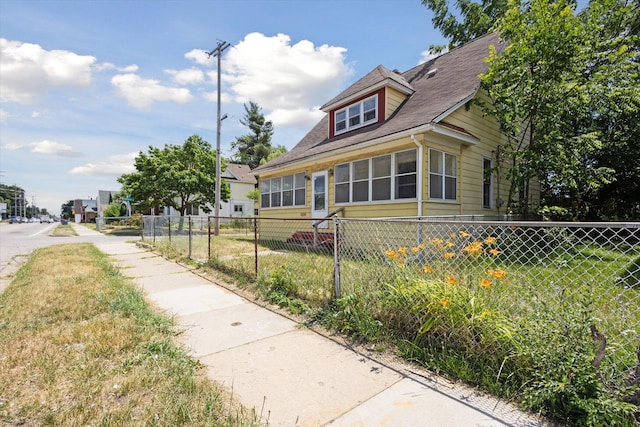 400 Burton St SW, Grand Rapids, MI 49507 - view of front of house featuring roof with shingles