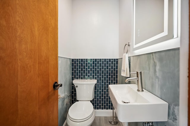 3017 Niles Buchanan Rd, Buchanan, MI 49107 - bathroom featuring tile walls and a wainscoted wall