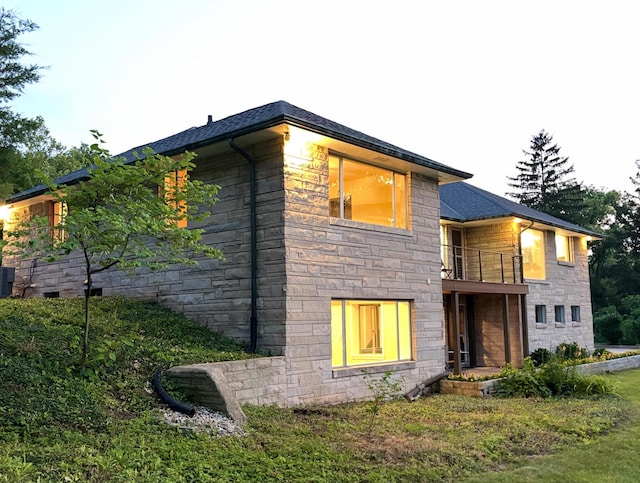 3017 Niles Buchanan Rd, Buchanan, MI 49107 - contemporary home featuring stone siding and a balcony