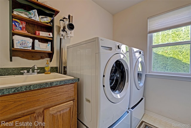 560 Boulder Lake Dr, Oxford, MI 48371 - laundry room with cabinet space and washing machine and dryer