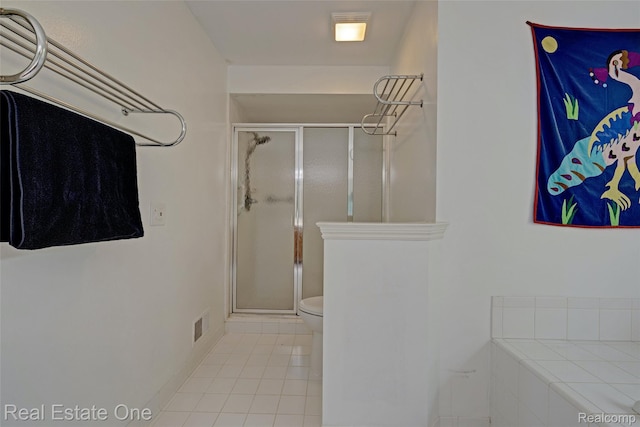 560 Boulder Lake Dr, Oxford, MI 48371 - full bath featuring a shower stall and tile patterned flooring