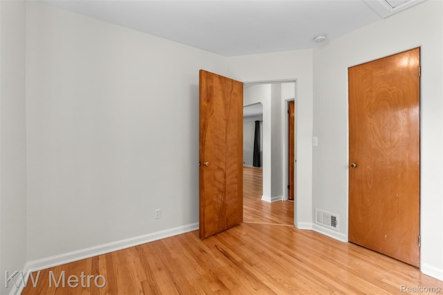 3180 Warringham Ave, Waterford, MI 48329 - unfurnished bedroom featuring light wood-type flooring and baseboards