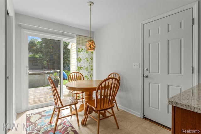 3180 Warringham Ave, Waterford, MI 48329 - dining area with baseboards