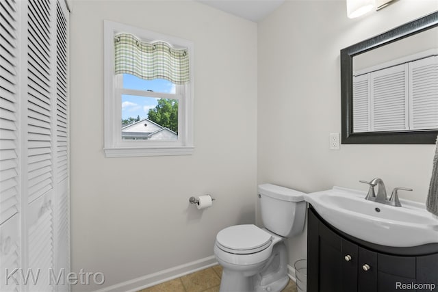 3180 Warringham Ave, Waterford, MI 48329 - half bathroom featuring a closet and vanity