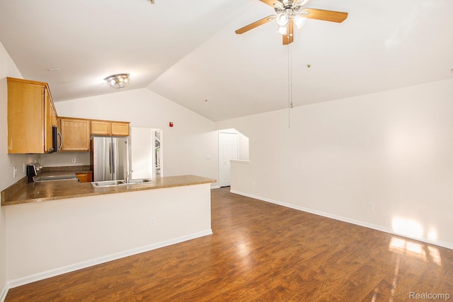12129 Hidden View Ct, Utica, MI 48315 - kitchen with stainless steel appliances, vaulted ceiling, a ceiling fan, dark wood finished floors, and a peninsula