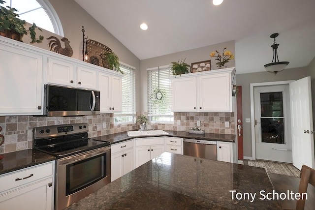 2956 Pebblestone Dr Unit 47, Hudsonville, MI 49426 - kitchen featuring stainless steel appliances, lofted ceiling, white cabinets, tasteful backsplash, and recessed lighting