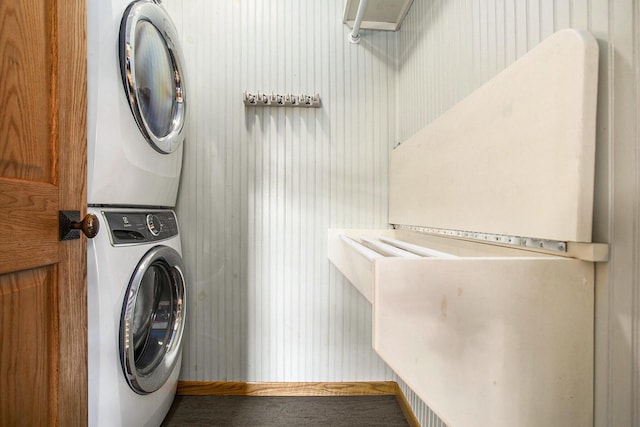 8520 Pennfield Rd, Battle Creek, MI 49017 - laundry area with stacked washing machine and dryer and baseboards