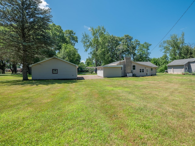 4409 E T U Ave, Vicksburg, MI 49097 - view of grassy yard featuring gravel driveway