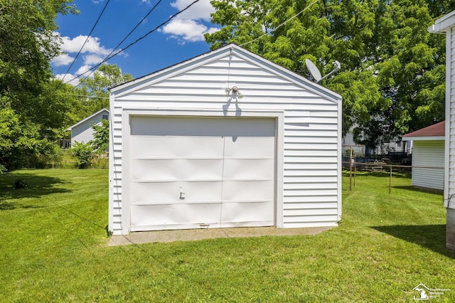 917 E 8th St, Monroe, MI 48161 - view of detached garage