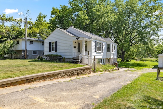 785 Tromley St, Inkster, MI 48141 - view of front of home with driveway and a front lawn