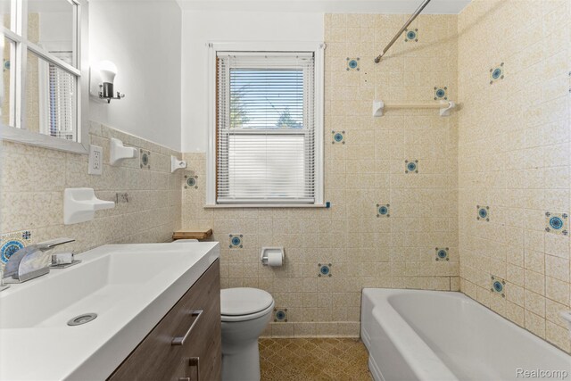 785 Tromley St, Inkster, MI 48141 - full bath with tile walls, vanity, and tile patterned floors