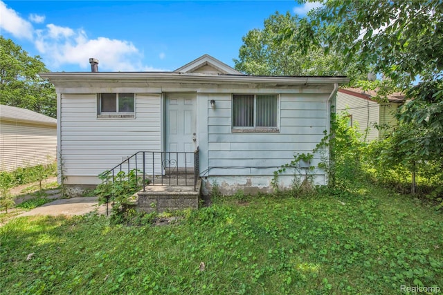2147 Romeo St, Ferndale, MI 48220 - view of front of property with a front lawn