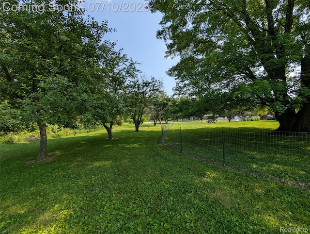 1391 Dye Krest Cir, Flint, MI 48532 - view of green lawn